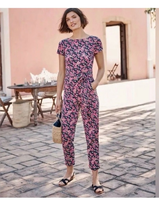 Boden Pants - Boden- pink/navy floral and leopard print. Beautiful details scoop